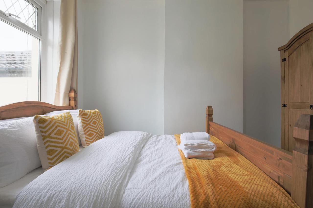 Spacious 4 Bedroom House- Walking Distance To City Centre & Great Backyard คาร์ดิฟฟ์ ภายนอก รูปภาพ