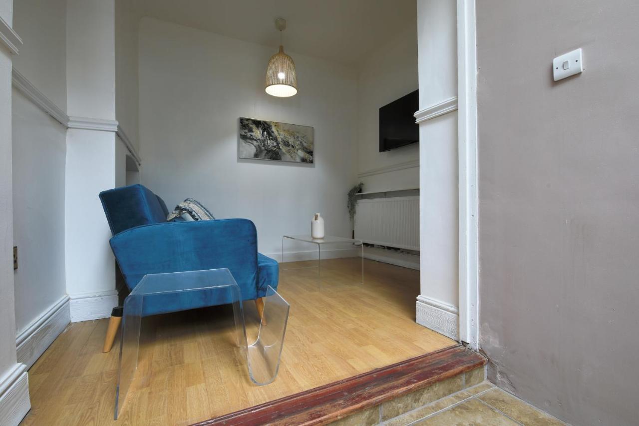 Spacious 4 Bedroom House- Walking Distance To City Centre & Great Backyard คาร์ดิฟฟ์ ภายนอก รูปภาพ